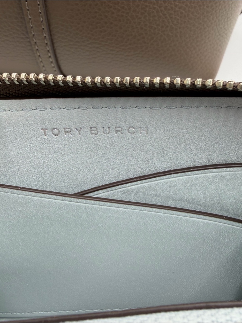 Tory Burch SMALL PERRY ZIP TOTE & Romy Medium Zip Around Wallet - Picture 12 of 15